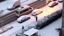 Kar yağışı Bursa'yı beyaza bürüdü, bazı özel okullar tatil edildi