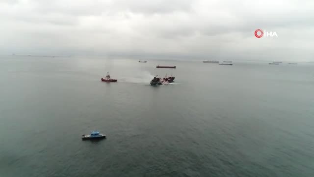 Pendik Açıklarında Yanan Gemiyi Söndürme Çalışmaları Havadan Görüntülendi