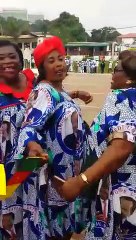 Les femmes du RDPC chantent : « Paul Biya a arrêté le penalty de Maurice Kamto, Paul Biya meilleur gardien »