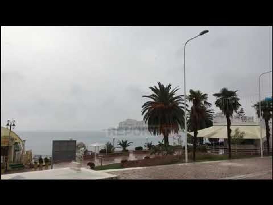 Report TV - Reshjet e dëborës bien dhe në Sarandë