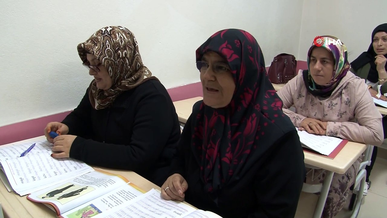 70 yaşında okuma-yazma öğrendiler, bir de kitap yazdılar