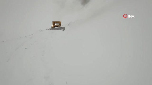 Van'da Zorlu Hasta Kurtarma Operasyonu...70 Yaşındaki Hasta Kadın, 7 Saatlik Çalışma Sonucu...