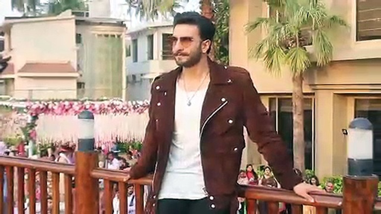 Ranveer announces Gully Boy trailer in hip-hop style