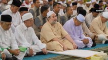 King attends Friday prayers in Kubang Kerian