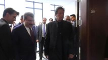 Pakistan Başbakanı İmran Han, Sağlık Bakanı Koca ile Bir Araya Geldi