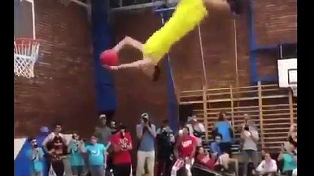 ¡Espectacular Canasta con Malabares Incluidos!