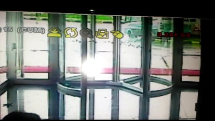 Kamyonet öğrenci servisine çarptı… 5 yaralı…