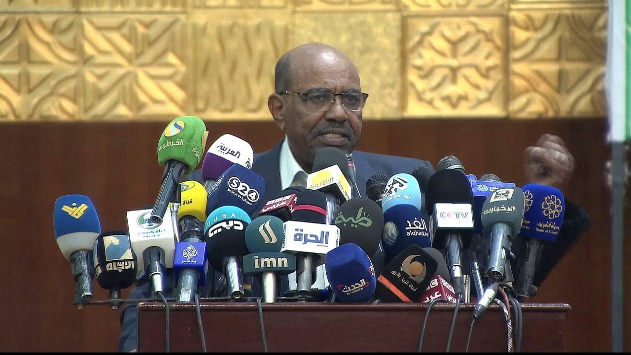Sudan unrest: Omar al-Bashir refuses to step down