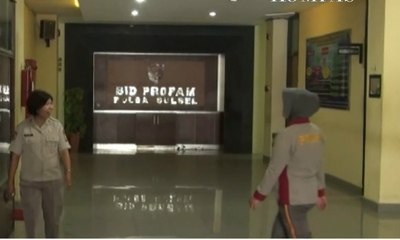 Polwan di Makassar Dipecat karena Selfie Seksi