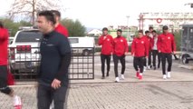 Futbol Takımları Cuma Namazı İçin Dinler Bahçesi'nde Buluştu