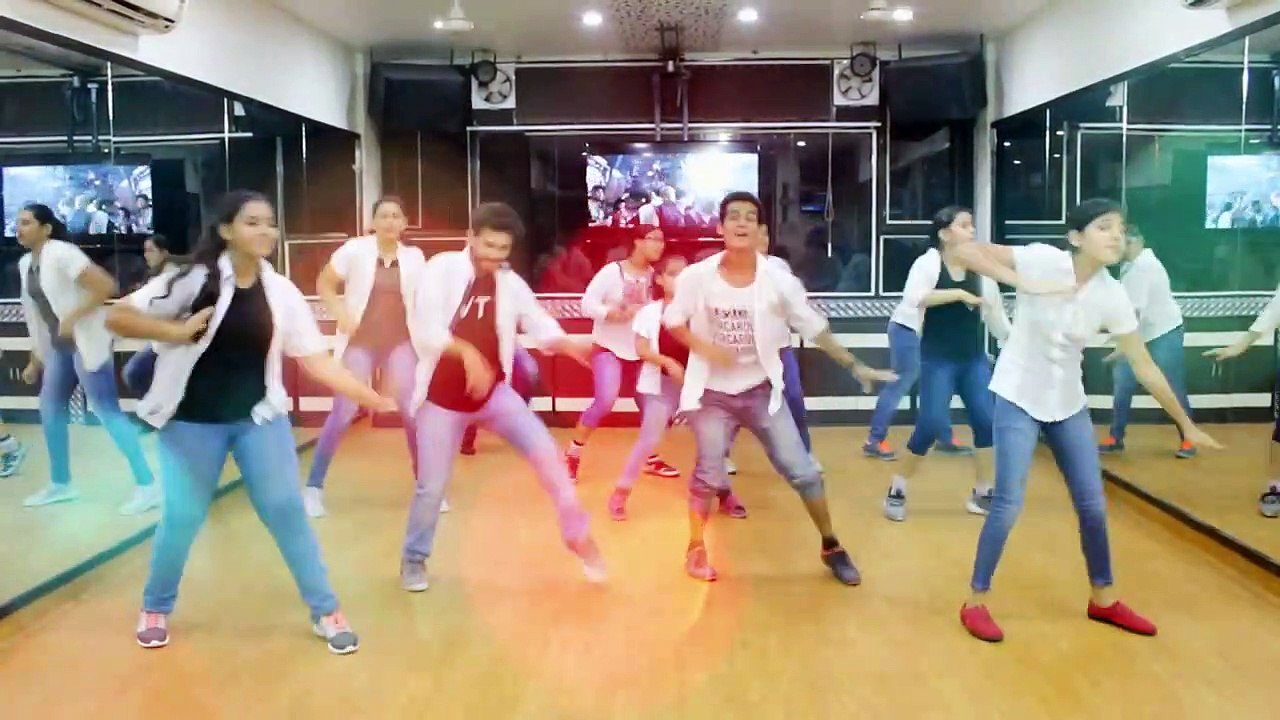 Gal Ban Gayi Dance Choreography | Dance Performance Video | Step2Step Dance Studio