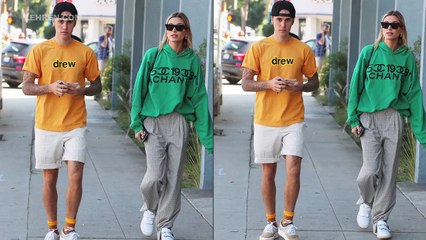 Justin Bieber Sings 'Sexual Healing' on Street While Hailey Baldwin Stands By