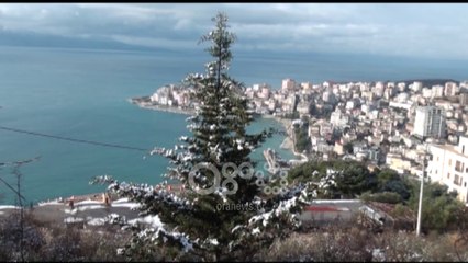 Ora News - Panorama e mrekullueshme që krijoi bora në Sarandë