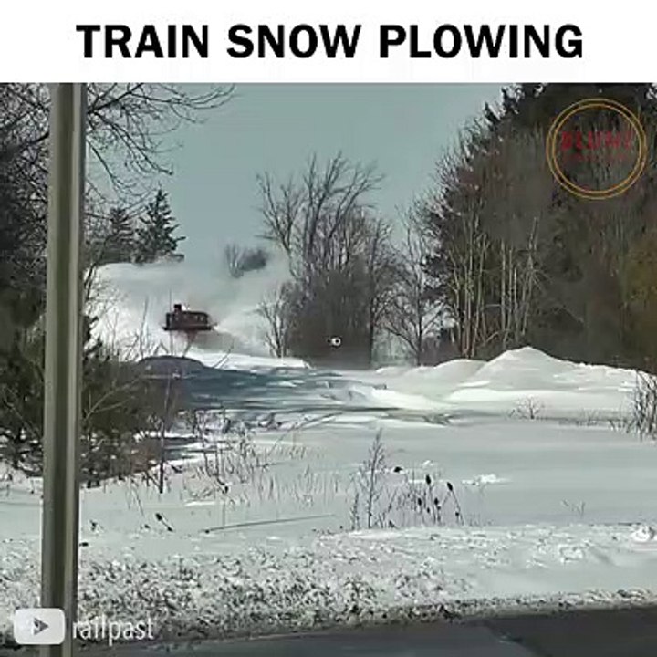 The "Snow Piercer" is coming through deep snow railway tracks