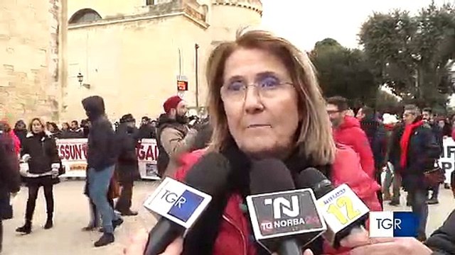 Migranti, in Puglia si protesta contro il Decreto Salvini : stanno violando la Costituzione