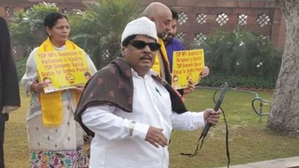 TDP MP Shiva Prasad New Getup Like MGR Got Suspended | Oneindia Telugu