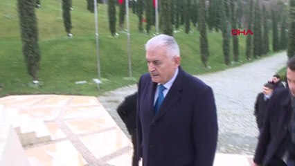 Binali Yıldırım 15 Temmuz Şehitler Makamını Ziyaret Etti