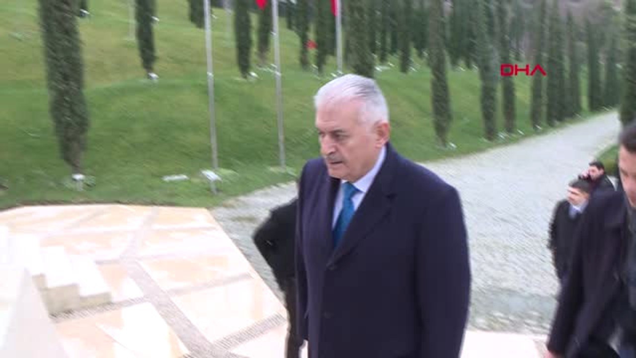 Binali Yıldırım 15 Temmuz Şehitler Makamını Ziyaret Etti