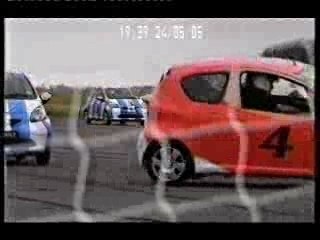 Pub Toyota - Foot en voiture