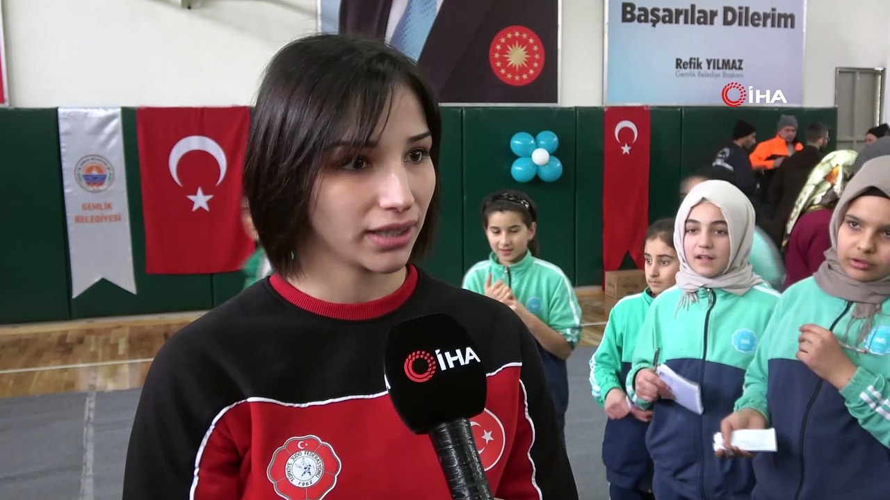 Dünya şampiyonu judocu isminin verildiği spor salonun açılışını yaptı