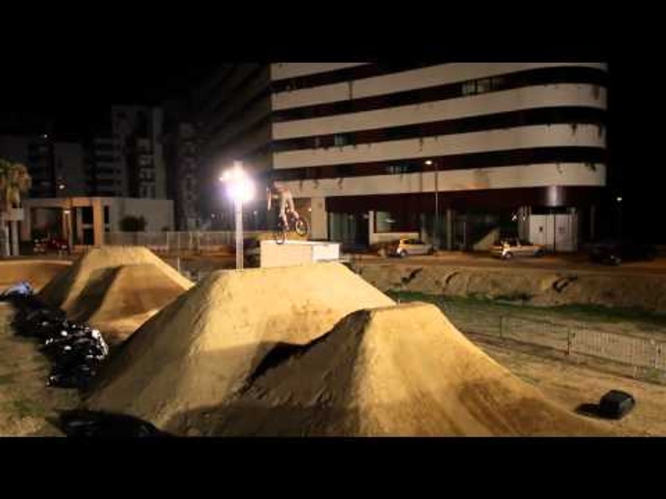 Test BMX dirt - FISE 2012 by Victor Cuartero