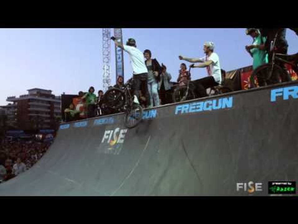 World first by Alex COLEBORN - oppo downside whip to footjam whip - at FISE