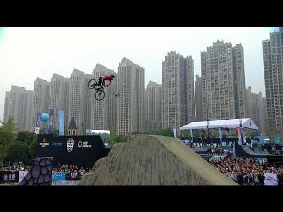 Sick Trick: Franck Paulin Double Backflip - FISE World Series Chengdu 2017 presented by Honor