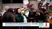 Manifestantes arrojan objetos e insultan a miembros de la SCJN | Noticias con Francisco Zea
