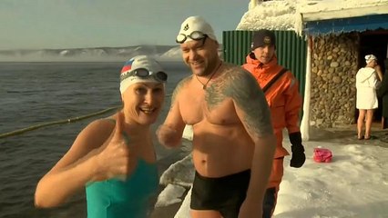 Baykal Gölü'nde buz gibi festival