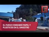 Bomberos de Tijuana controlan incendio en fábrica de reciclaje
