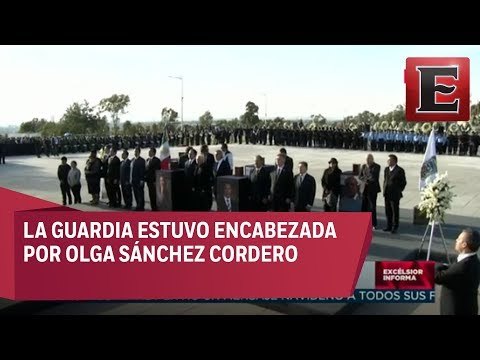Funcionarios realizan guardia de honor a víctimas de accidente aéreo