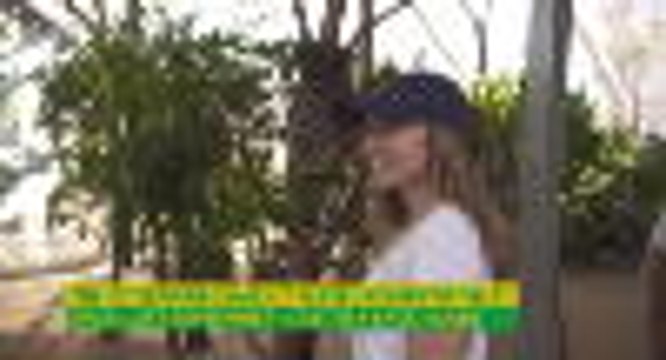 Simona Halep visits the zoo