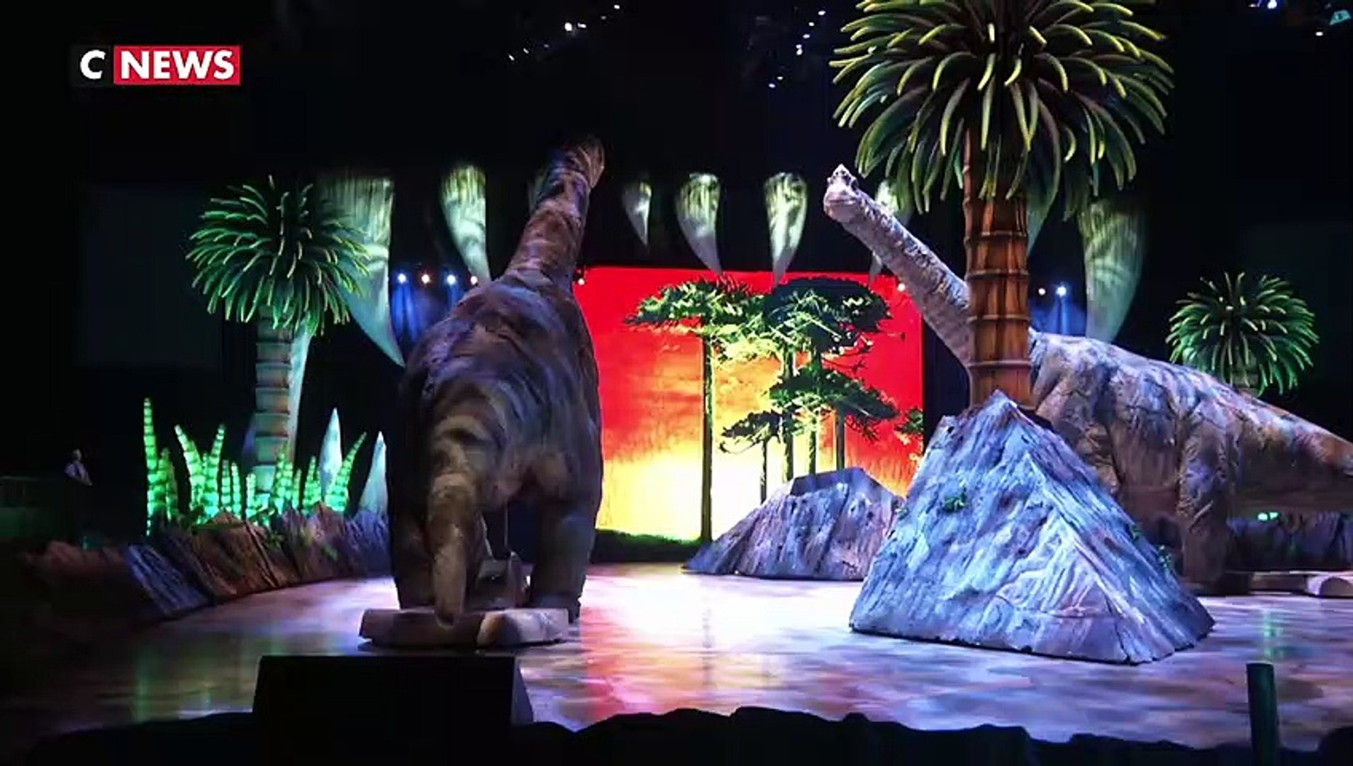 «La marche des dinosaures» débarque à Paris, image size:1908x1080