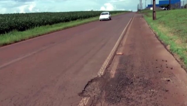 Trecho que inicia na Av. Piquiri está tomado por buracos