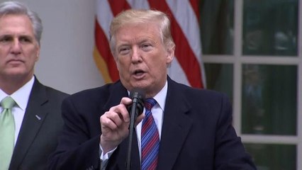 Donald Trump amenaza con 'medidas extremas' para construir el muro con México