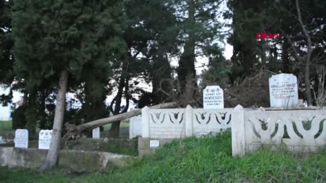 Sinop Karadeniz'de Fırtına, Minare Yıktı, Çatıları Uçurdu