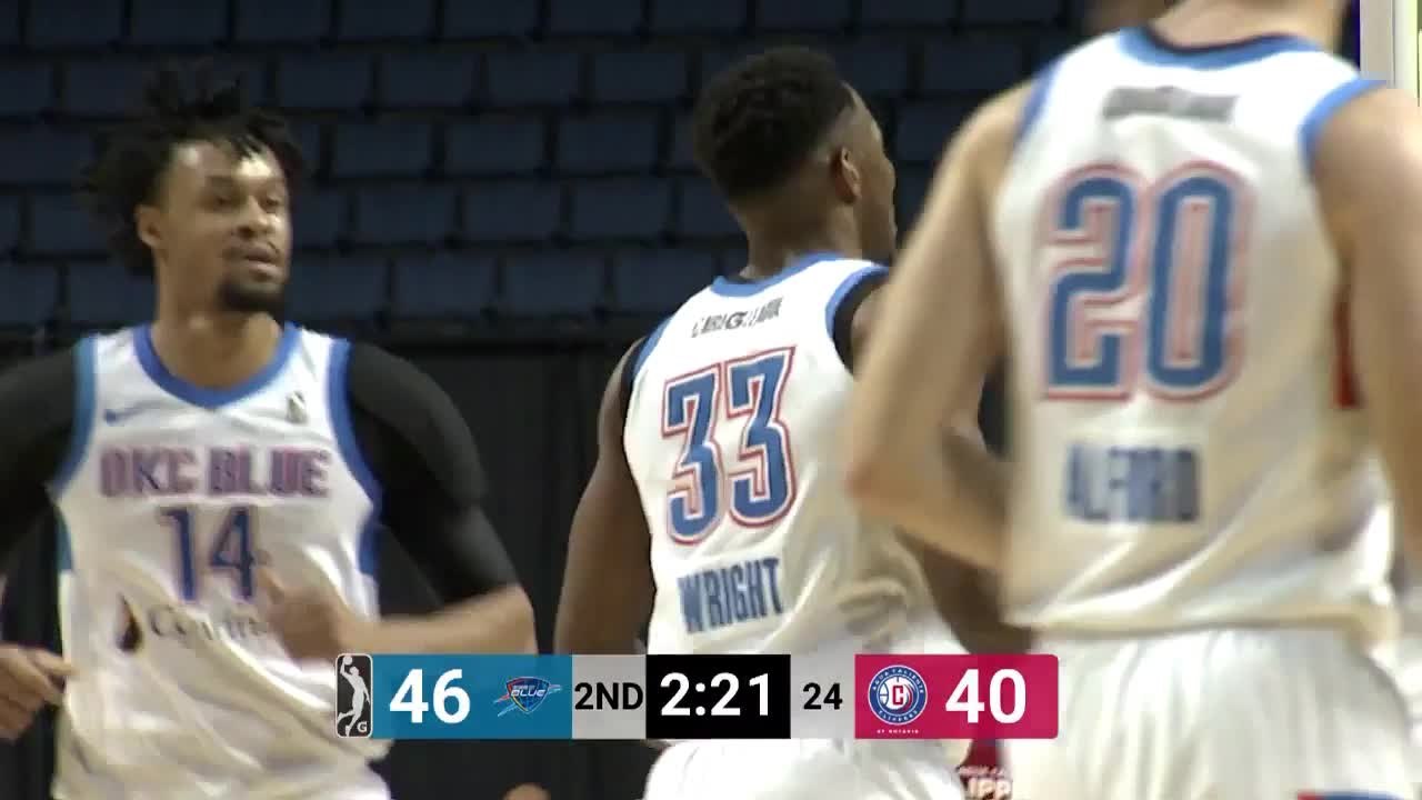 Chris Wright flies in for the alley-oop slam