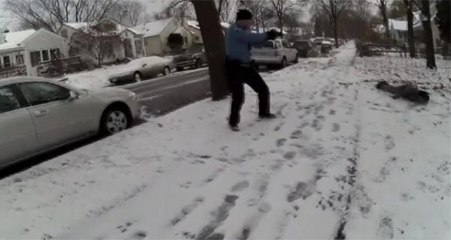 Bıçakla Üzerine Yürüyen Adama Kurşun Yağdıran ABD Polisi, Soruşturma Sonrası Göreve Döndü