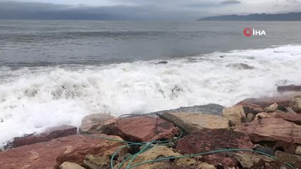 Fatsa'da Dalgalar Sahil Şeridine Zarar Verdi