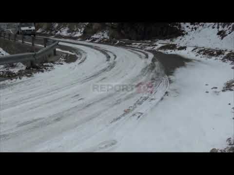 Dëbora dhe ngricat, vijojnë që të jenë të bllokuar fshatrat në Krujë dhe Dibër