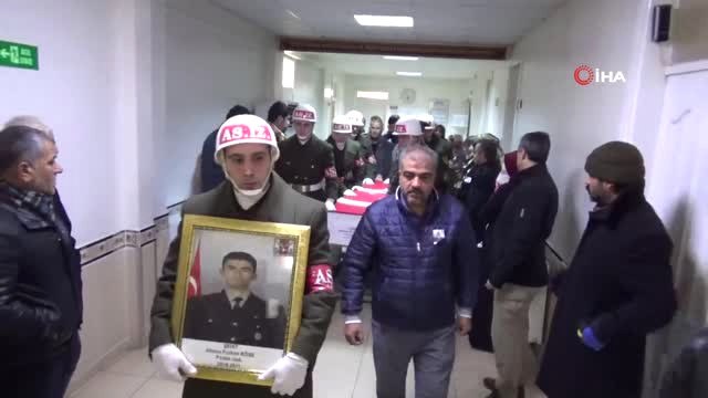 Şehide En Duygusal Veda...yakınını Kaybeden Vatandaş, Şehit Cenazesine El Sallayarak Veda Etti