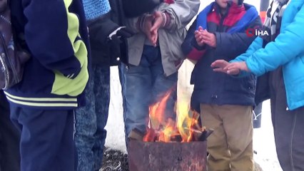 Fedakar Baba Her Gün Çocukları İle Birlikte 6 Kilometre Yol Yürüyor