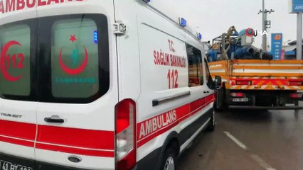 D100’de otomobil hafif ticari araç ile çarpıştı: 2 yaralı