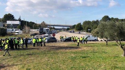 Un rond-point clé entre le Gard et Avignon envahi par 300 gilets jaunes