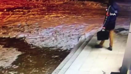 Buz Tutan Merdivenden Böyle Düştü