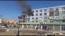 Ora News - Merr flakë një apartament në Kukës, dyshohet për shpërthim të bombulës së gazit