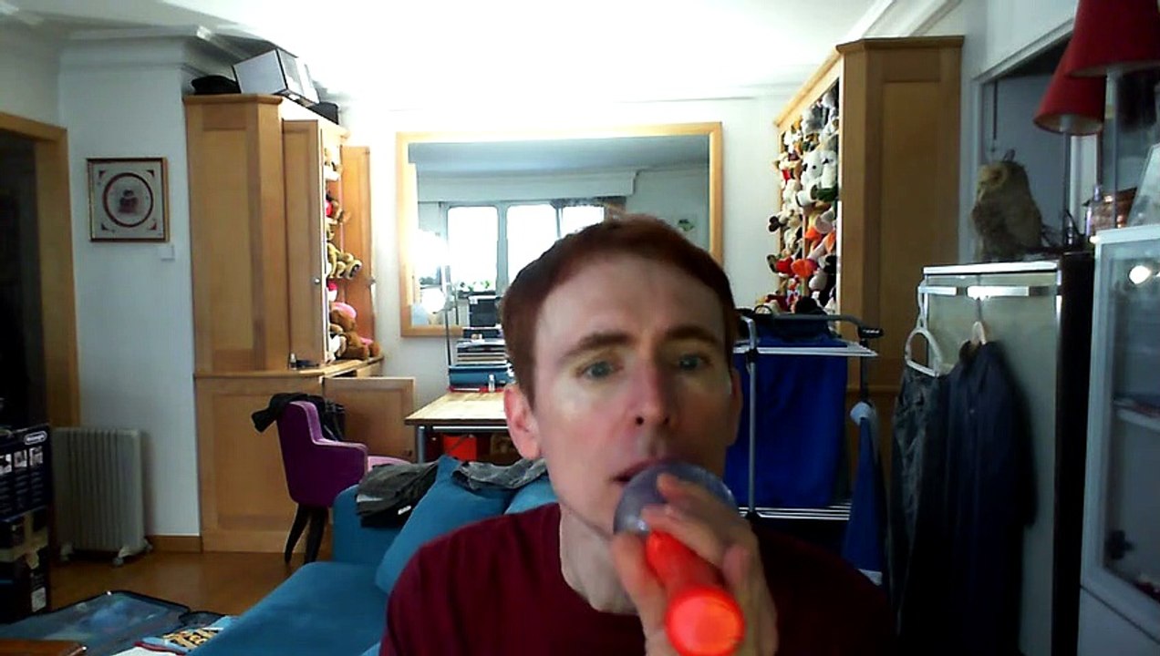 Wiwi égratigne "quand tu me regardes" d'Isabelle Gance