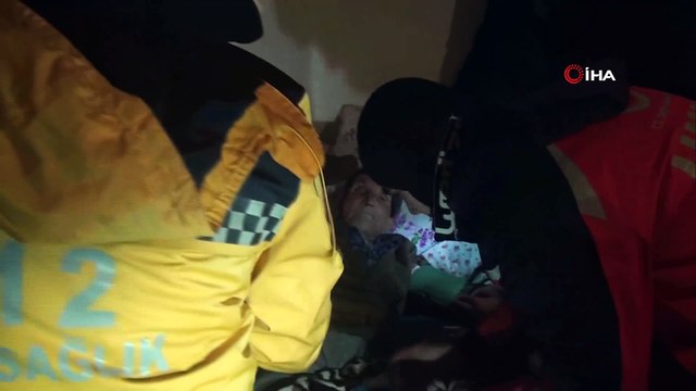 Bitlis'te hasta kurtarma operasyonu...Ekipler 6 saatlik çalışmanın ardından hasta vatandaşı hastaneye ulaştırdı
