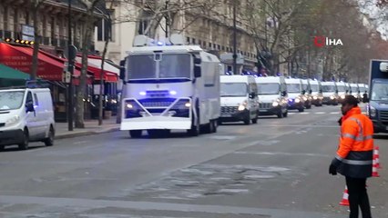 - Fransa’daki Sarı Yelekliler bir kez daha sokakta