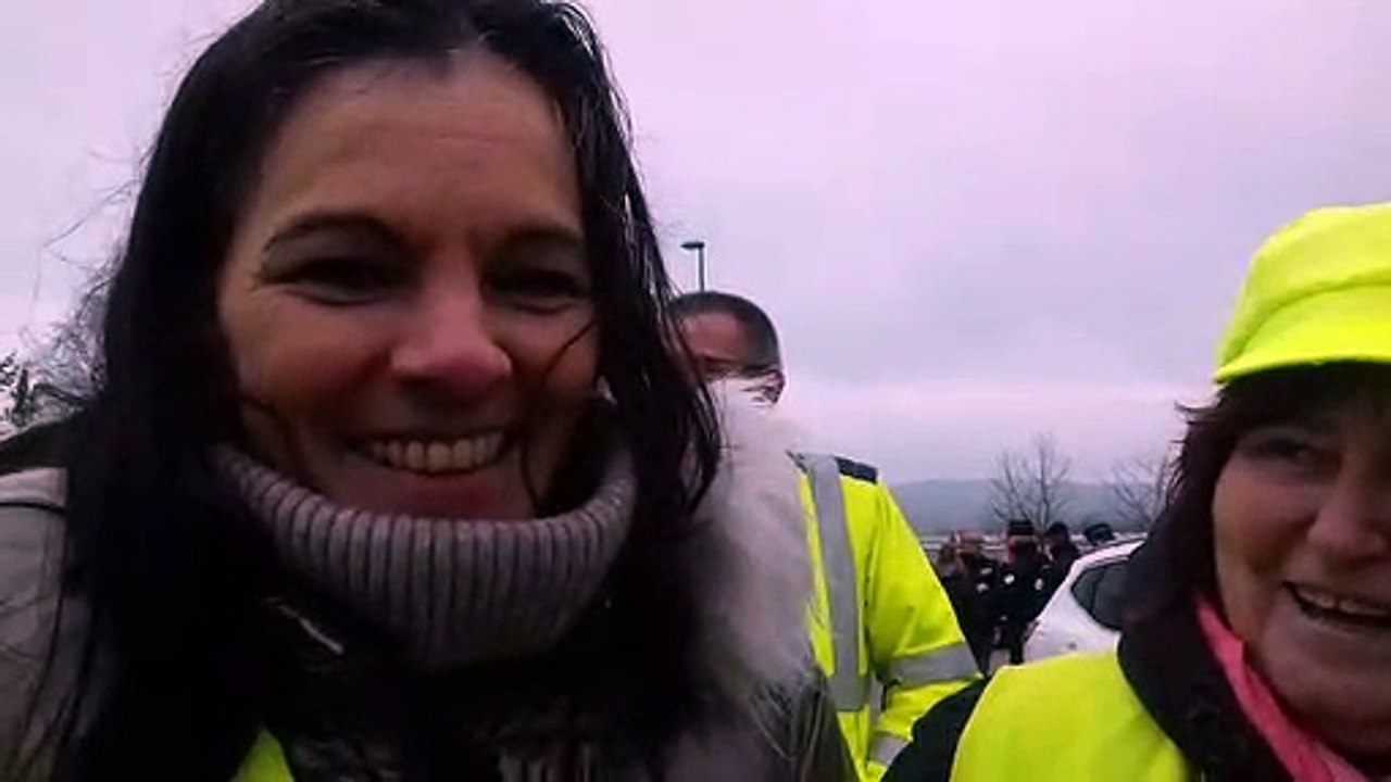 Rachel, coordinatrice des gilets jaunes à Verdun, explique la démarche du groupe, ce samedi 8 janvier.